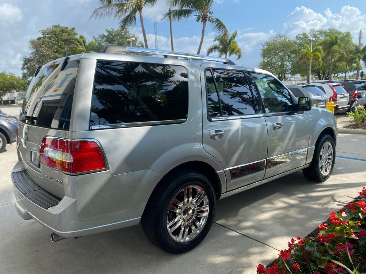 Lincoln Navigator - Thumbnail 8