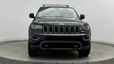 Jeep Grand Cherokee Sterling Edition - Thumbnail 3