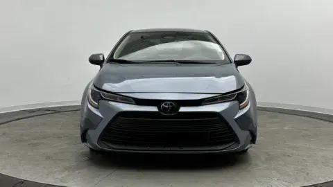 Toyota Corolla Le - Thumbnail 3