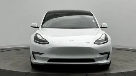 Tesla Model 3 Standard Range Plus - Thumbnail 3