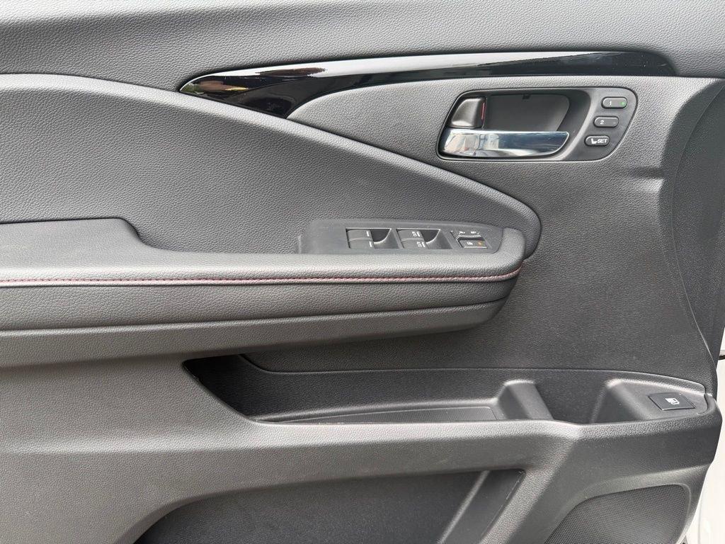 Honda Ridgeline Black Edition - Thumbnail 16