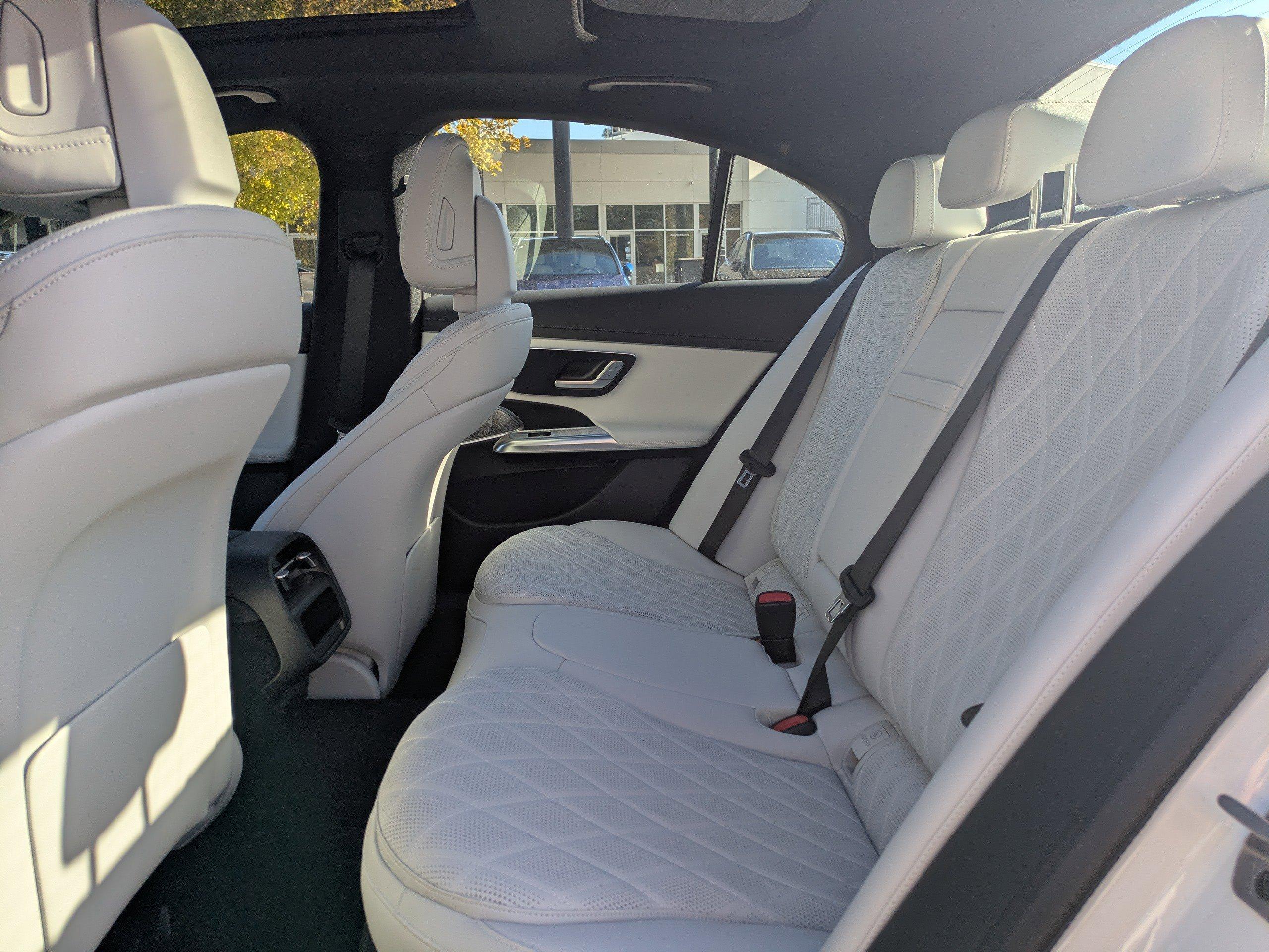 Mercedes-Benz Sedan E 350 With Navigation - Thumbnail 15