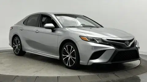 Toyota Camry Se - Thumbnail 4