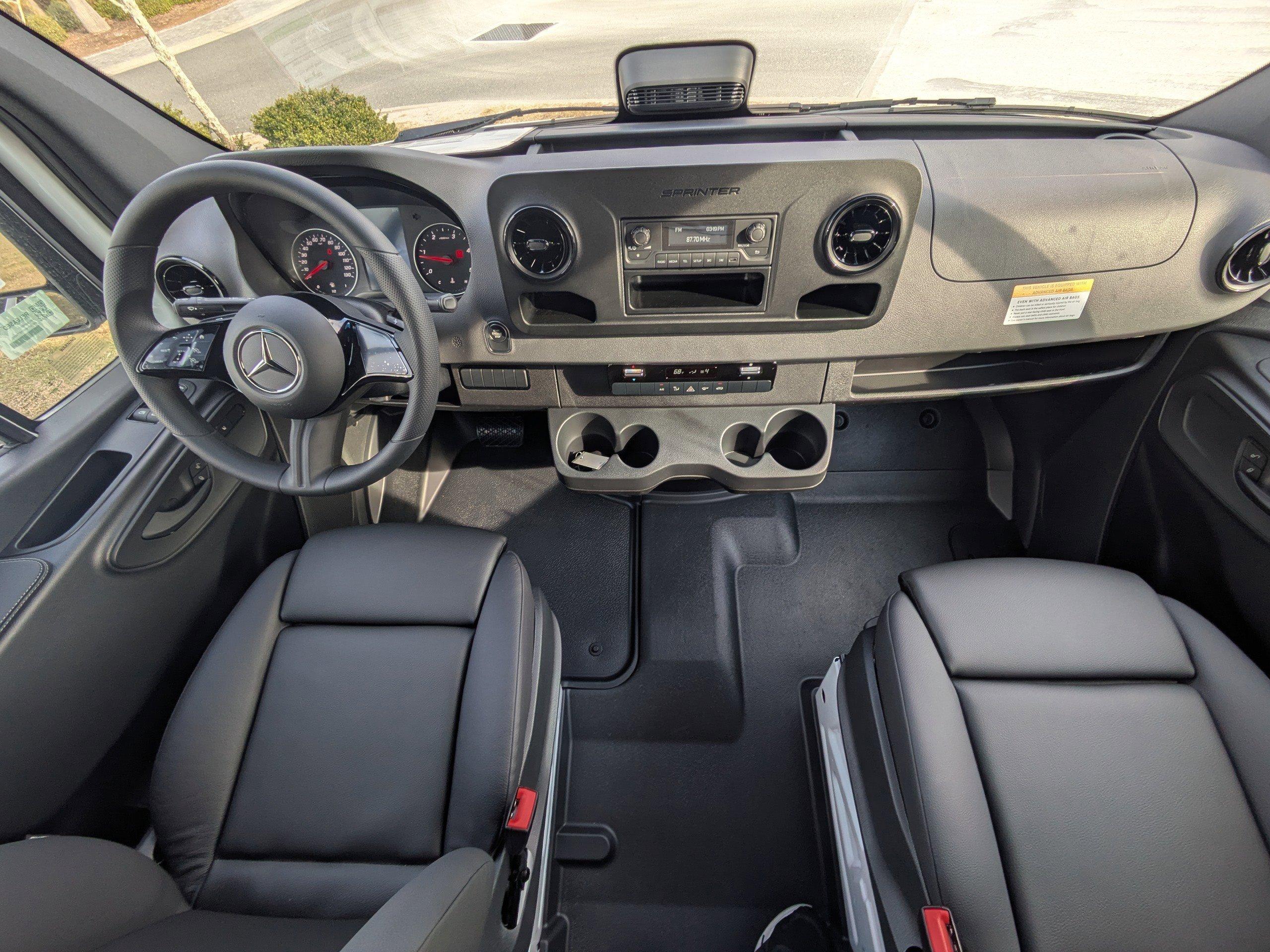 Mercedes-Benz Sprinter Cargo Van 144 Wb Rwd Van - Thumbnail 3