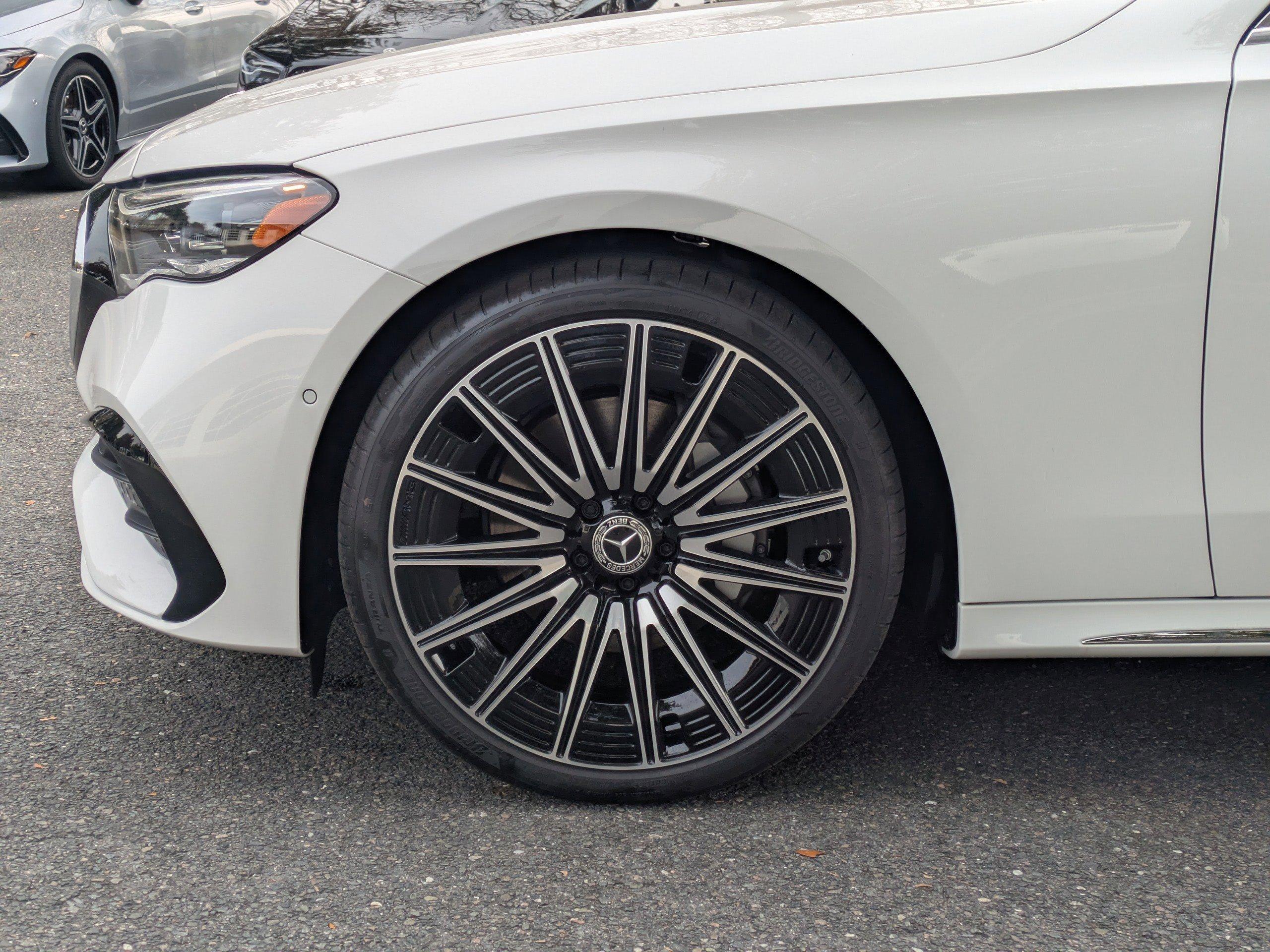 Mercedes-Benz Sedan E 350 With Navigation - Thumbnail 4