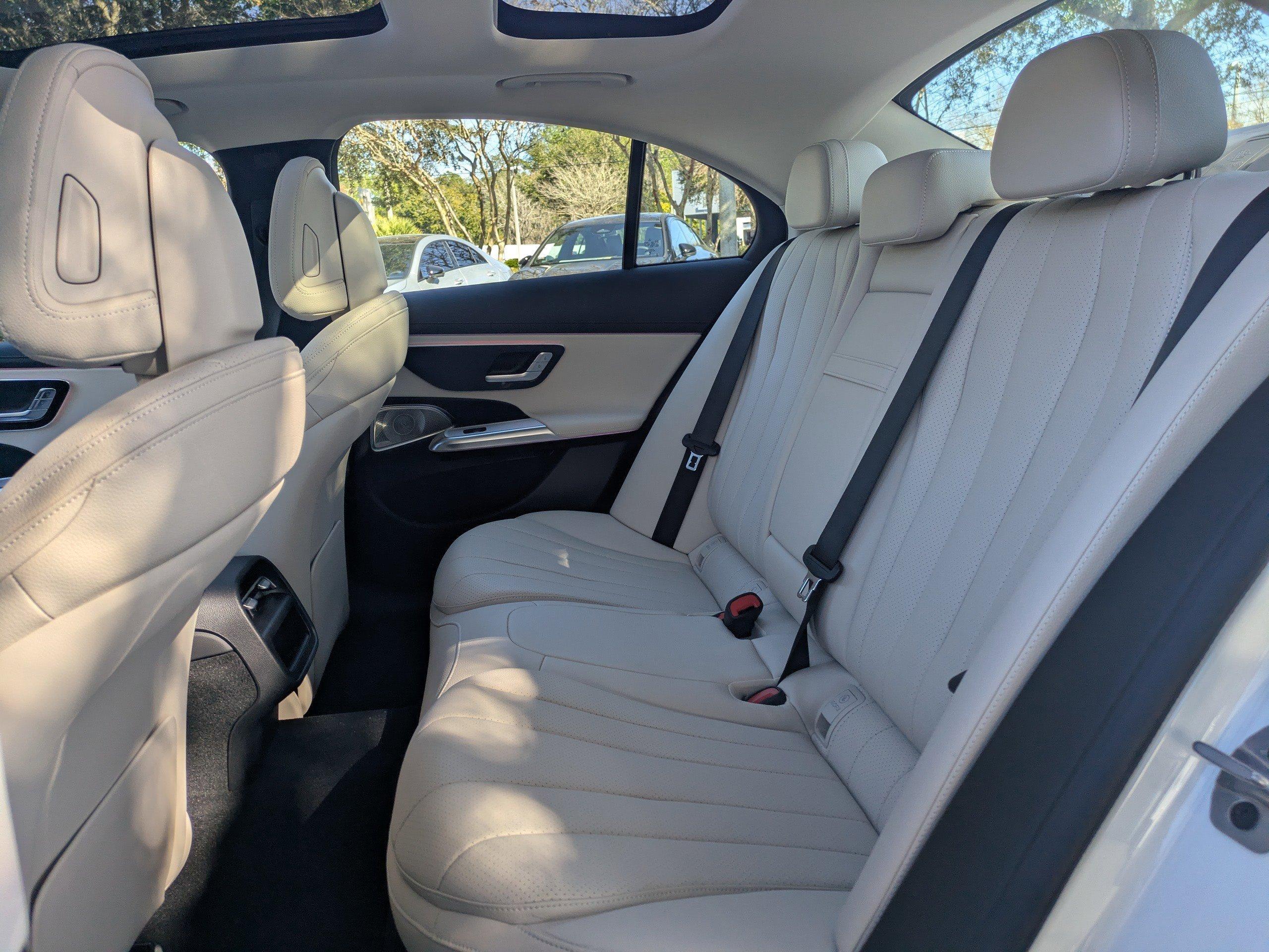 Mercedes-Benz Sedan E 350 With Navigation - Thumbnail 15