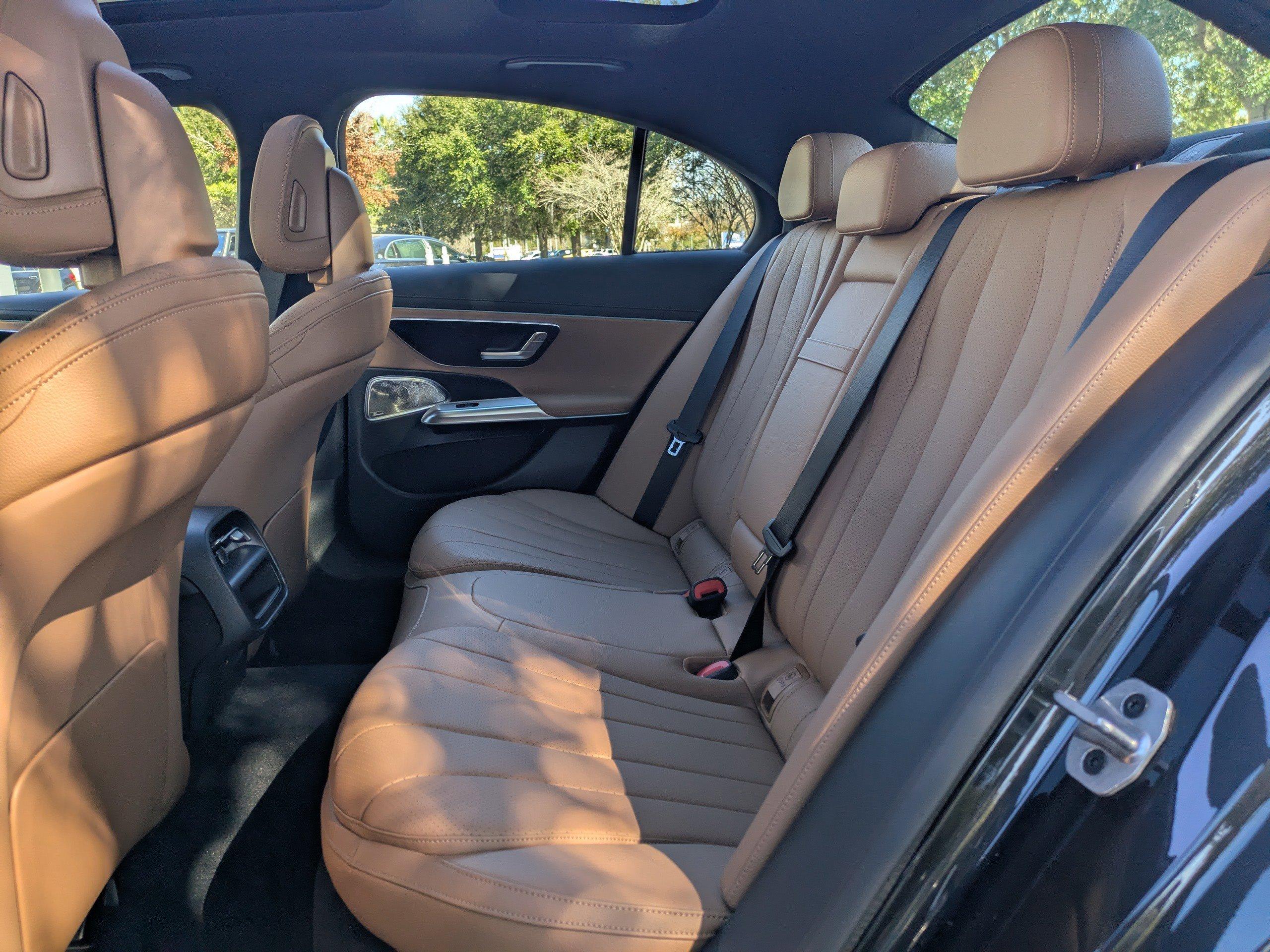 Mercedes-Benz Sedan E 350 With Navigation - Thumbnail 15