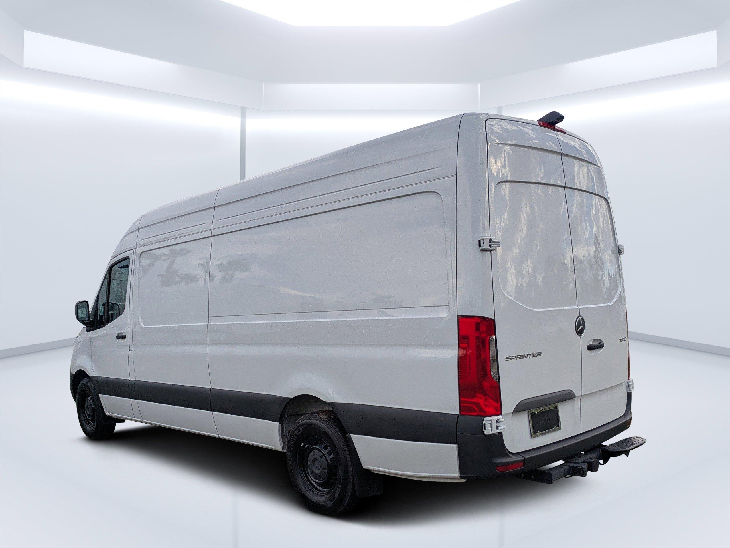 Mercedes-Benz Sprinter Cargo Van 170 Wb Rwd Van - Thumbnail 8
