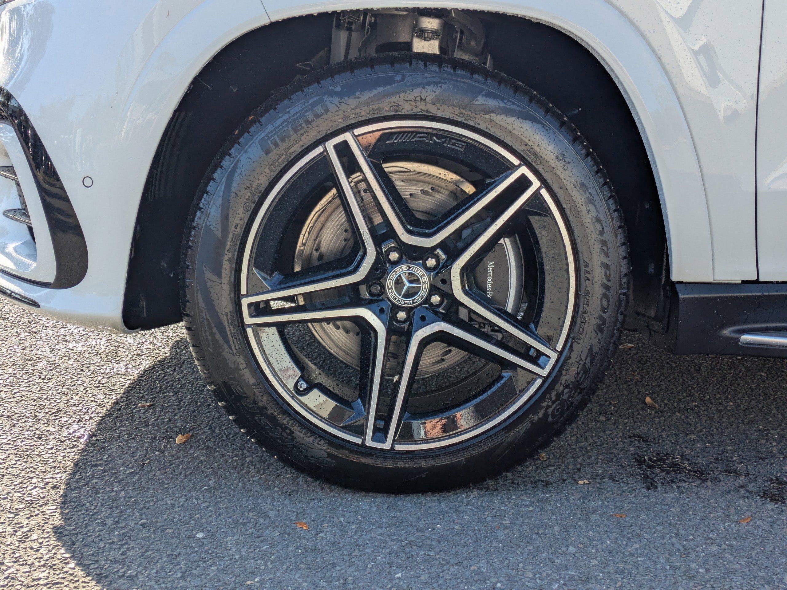 Mercedes-Benz Gls Suv 450 With Navigation & Awd - Thumbnail 4