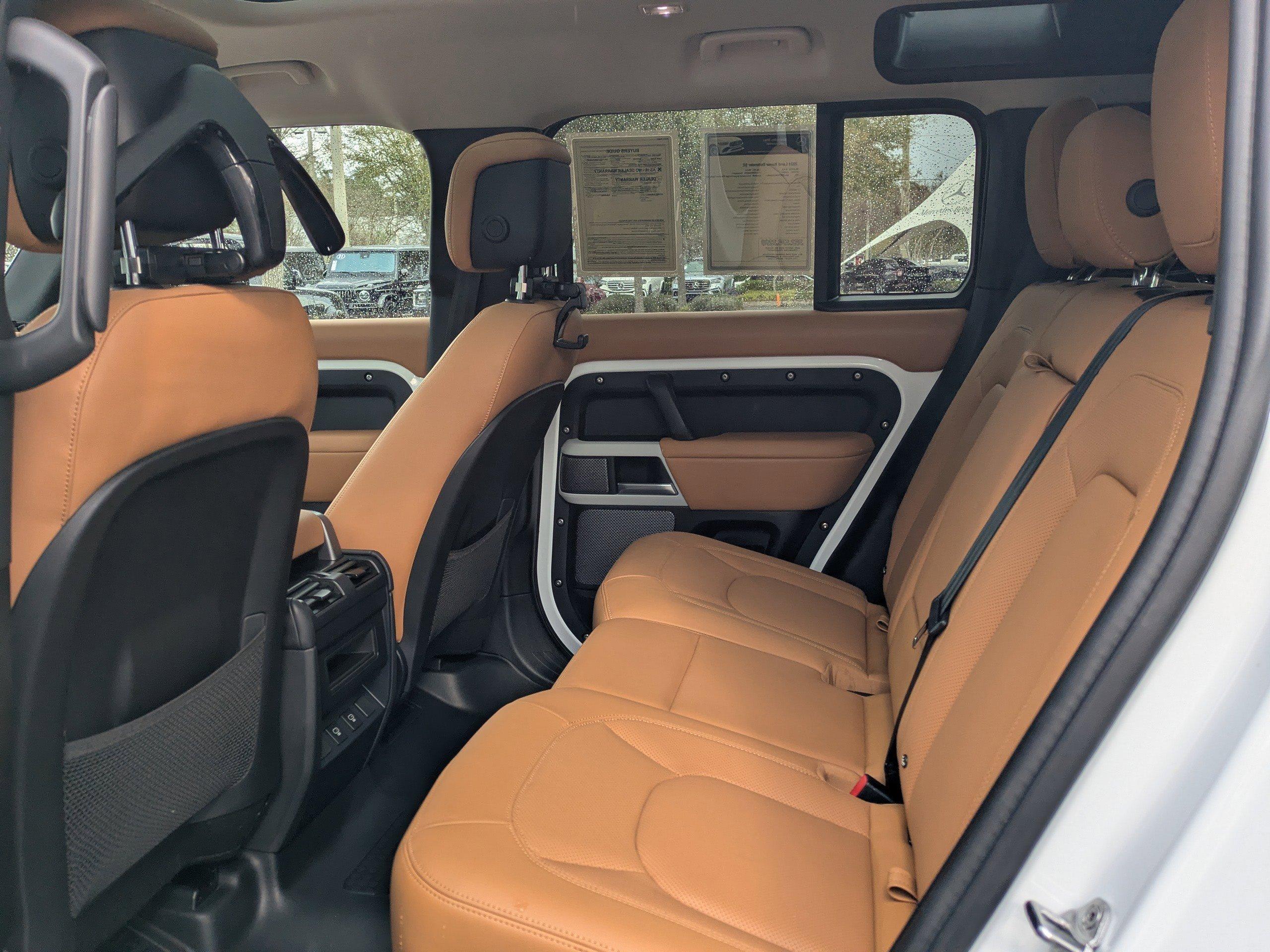 Land Rover Defender Sport Utility Se With Navigation & Awd - Thumbnail 14