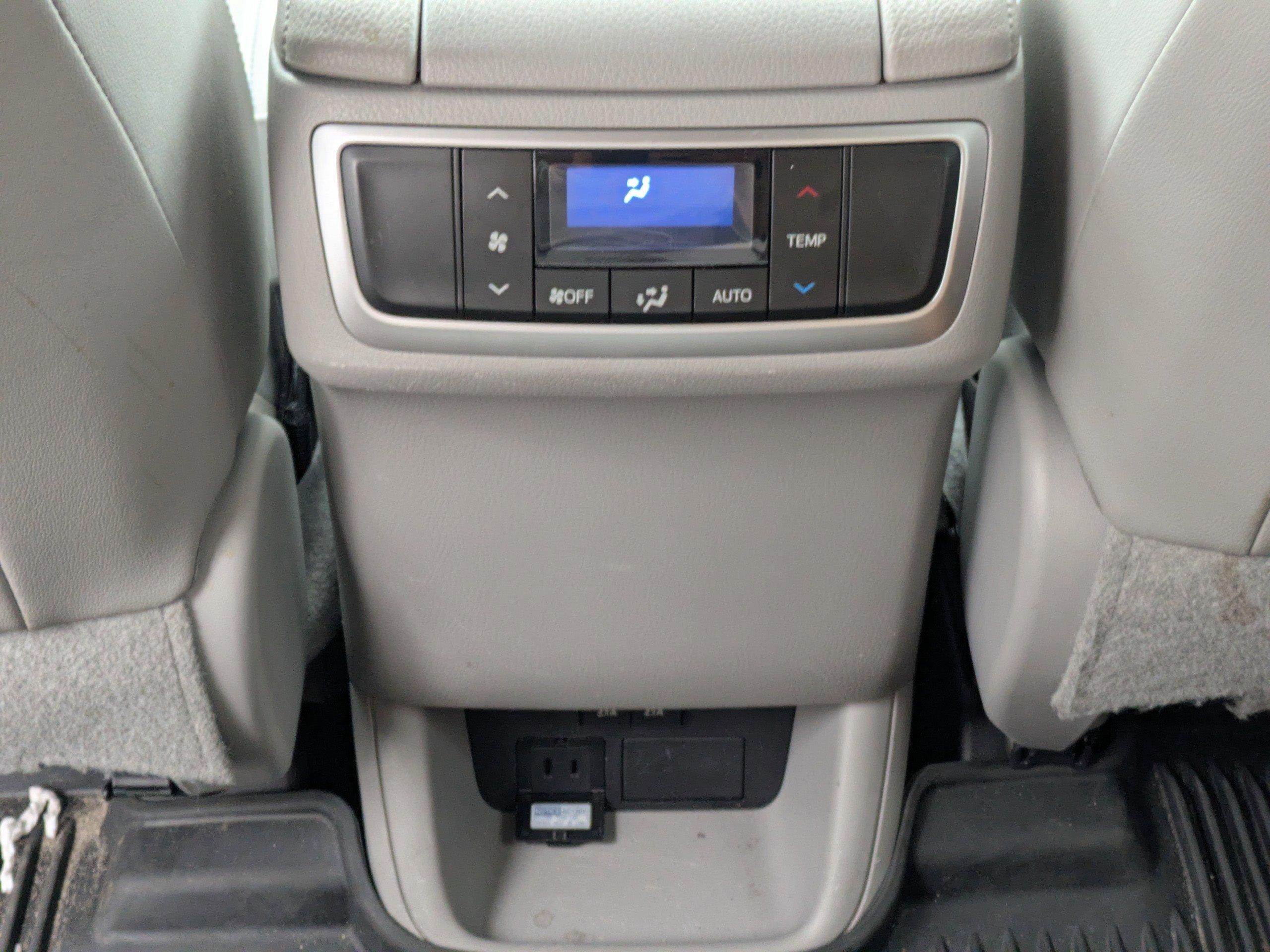 Toyota Highlander Sport Utility Xle With Navigation - Thumbnail 16