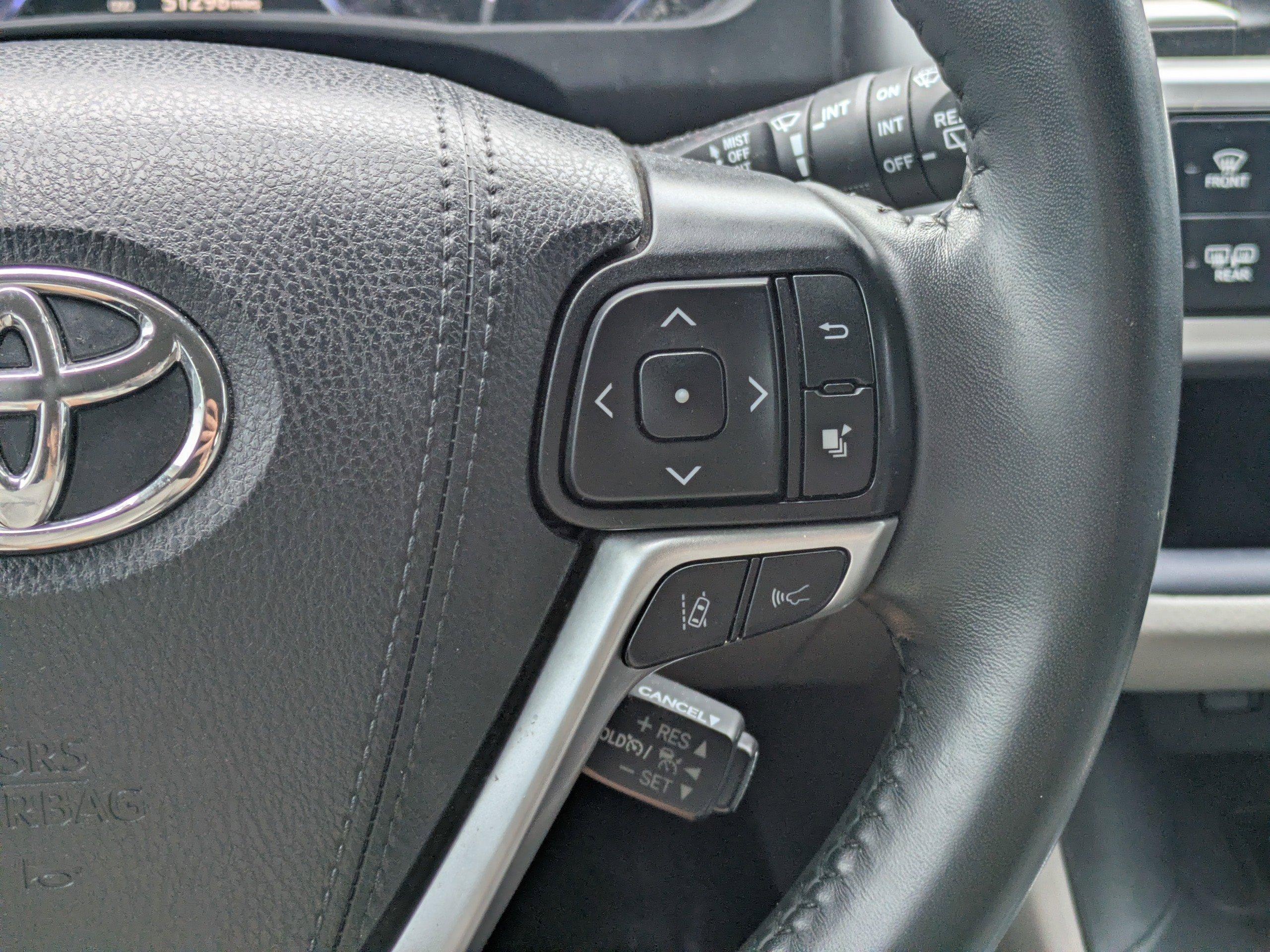 Toyota Highlander Sport Utility Xle With Navigation - Thumbnail 19