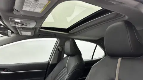 Toyota Camry Se - Thumbnail 6