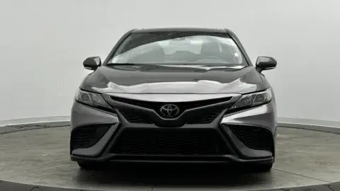 Toyota Camry Se - Thumbnail 3