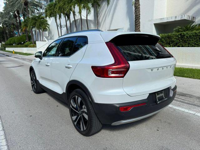 VOLVO XC40 - Thumbnail 4
