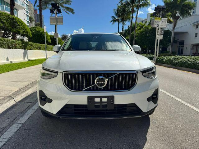 VOLVO XC40 - Thumbnail 2