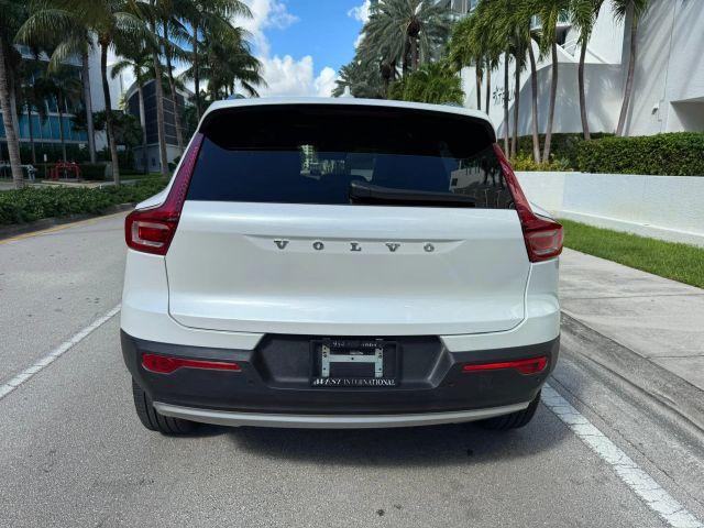 VOLVO XC40 - Thumbnail 5