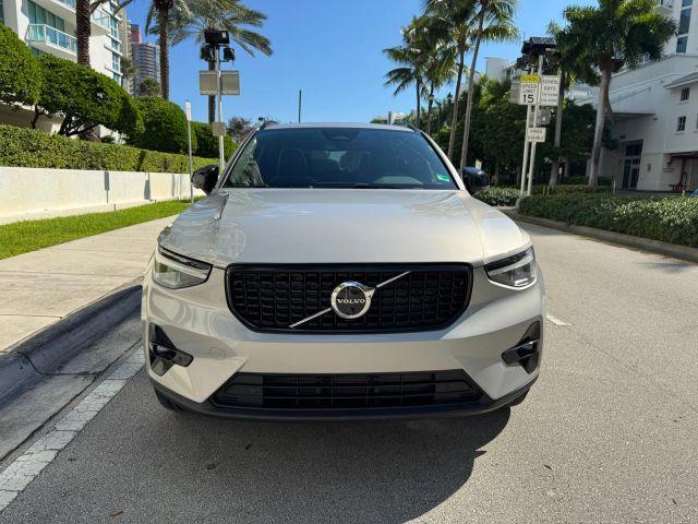 VOLVO XC40 - Thumbnail 2