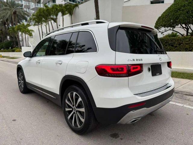 MERCEDES-BENZ GLB - Thumbnail 4