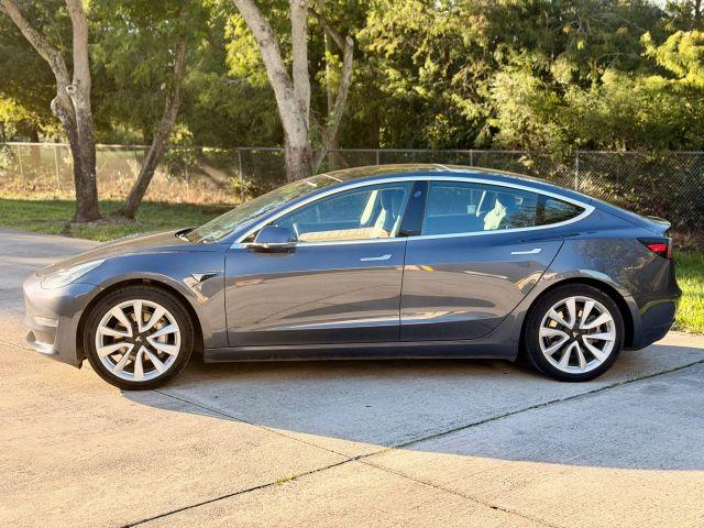 TESLA MODEL 3 - Thumbnail 3