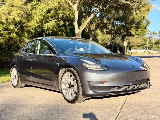 TESLA MODEL 3 - Thumbnail 5