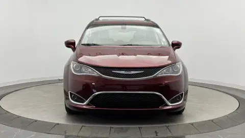 Chrysler Pacifica Touring L - Thumbnail 3