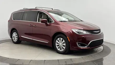 Chrysler Pacifica Touring L - Thumbnail 4