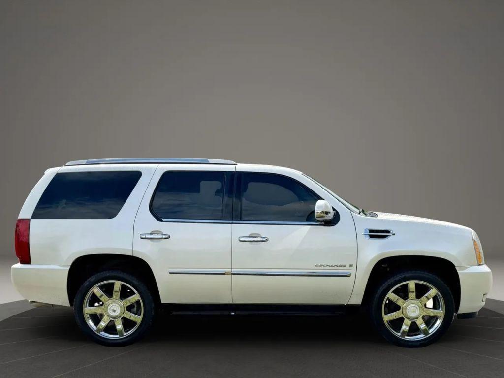 Cadillac Escalade - Thumbnail 6