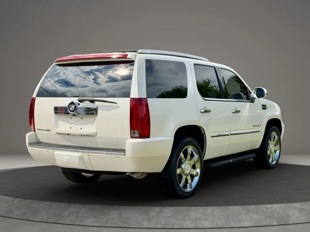 Cadillac Escalade - Thumbnail 7