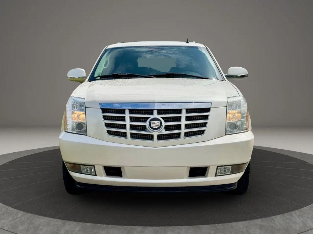 Cadillac Escalade - Thumbnail 4