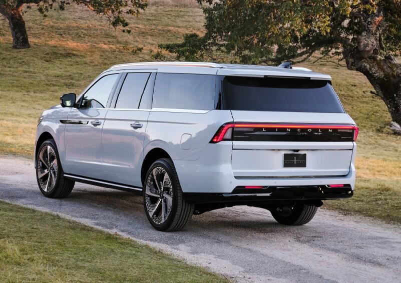 Lincoln Navigator - Thumbnail 9