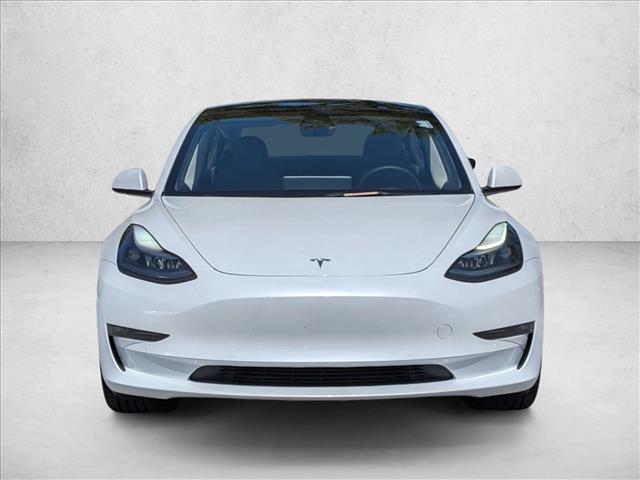 Tesla Model Y Long Range - Thumbnail 4