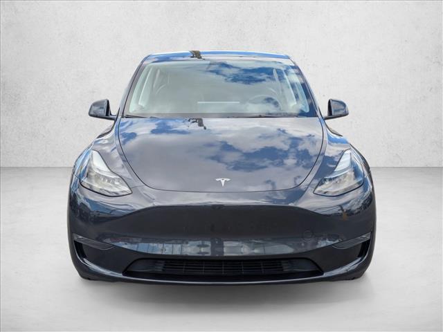 Tesla Model Y Long Range - Thumbnail 10