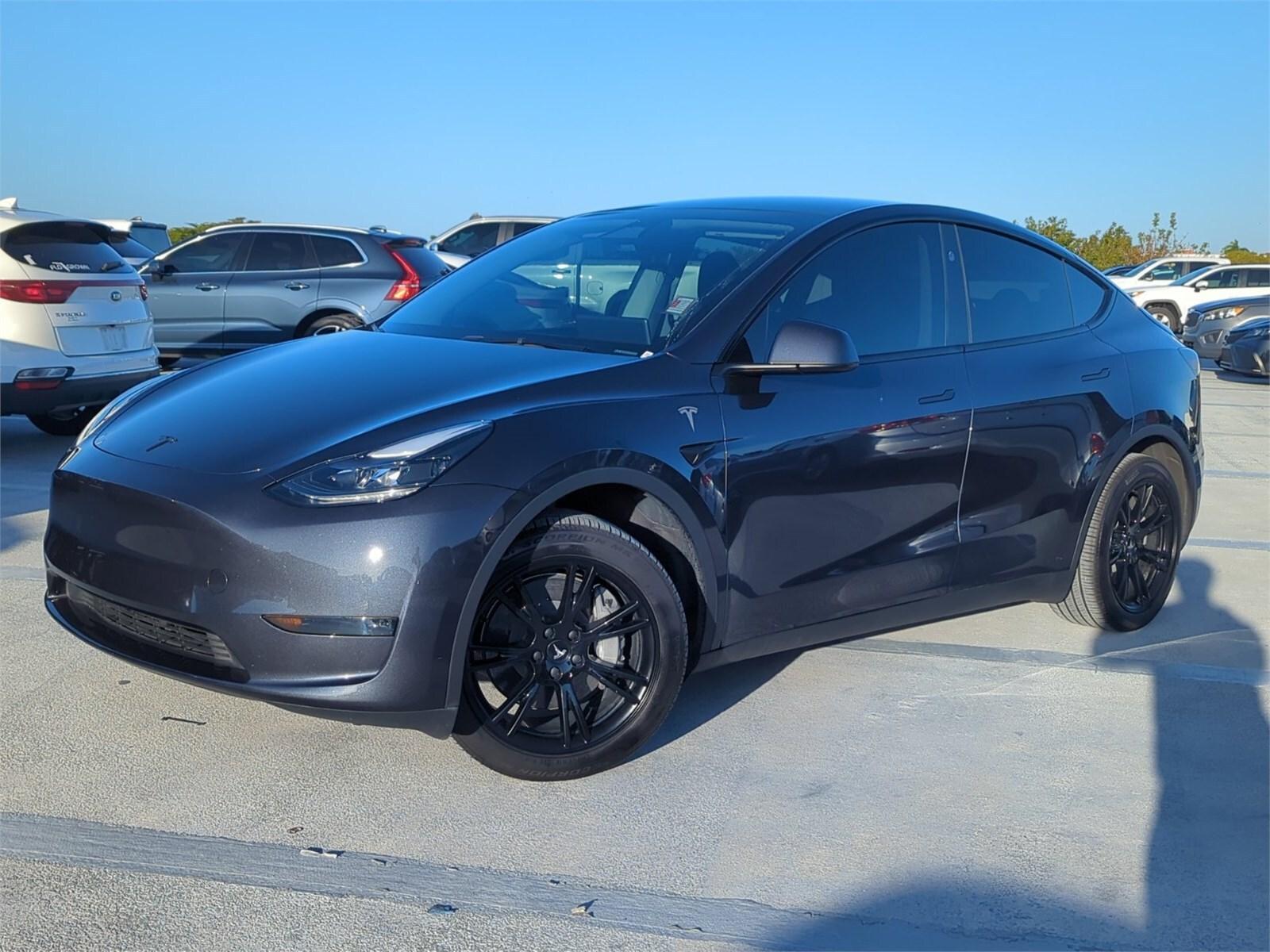 Tesla Model Y Long Range - Thumbnail 7