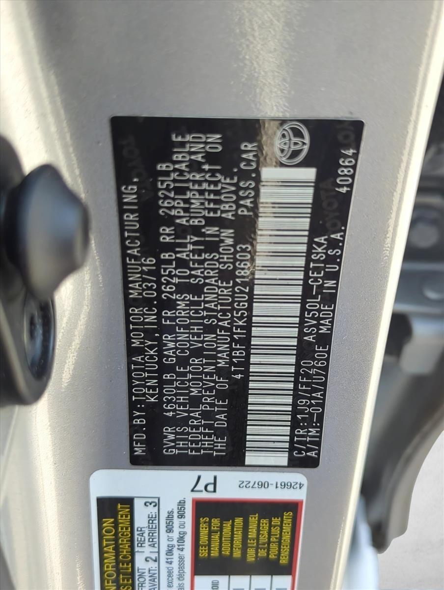 Toyota Prius - Thumbnail 4