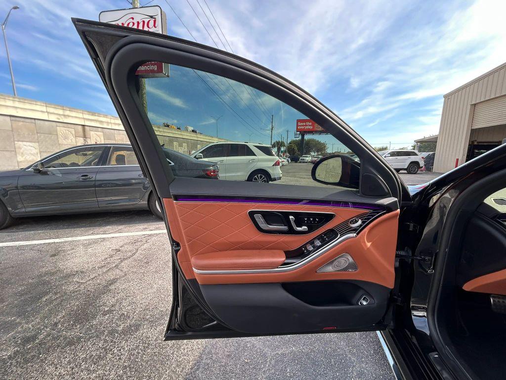 Mercedes-Benz S-Class - Thumbnail 10