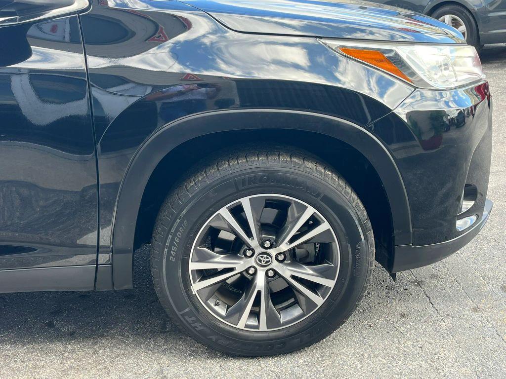 Toyota Highlander - Thumbnail 2