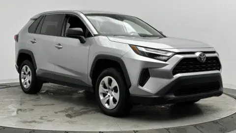 Toyota Rav4 Le - Thumbnail 4
