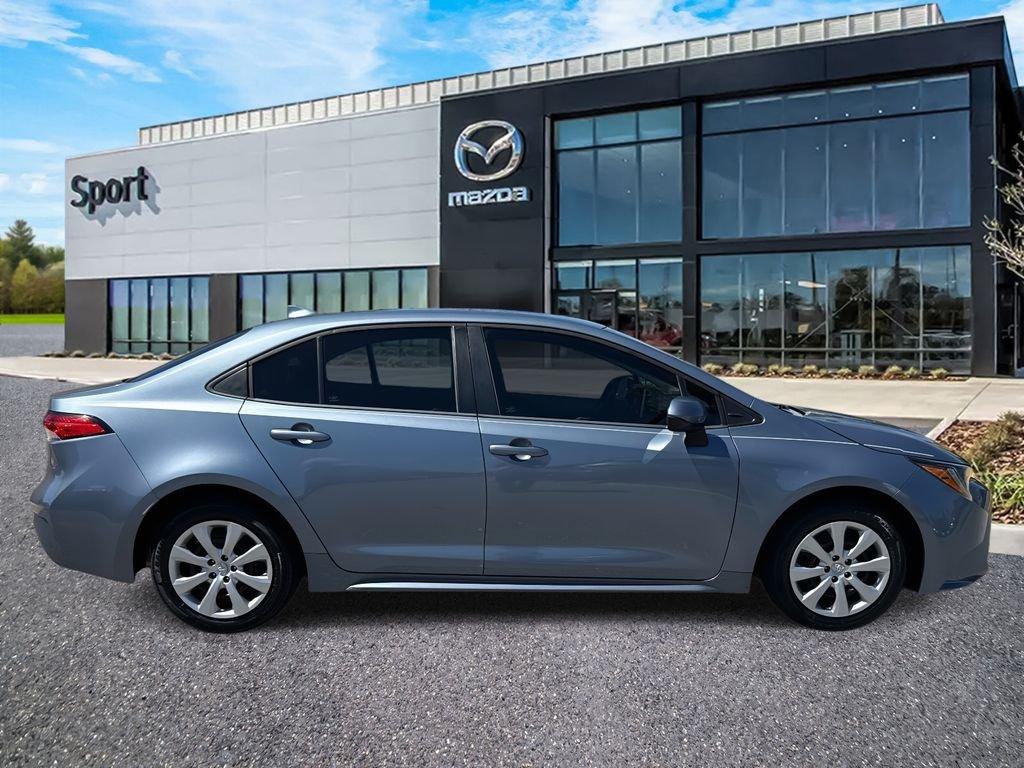 Toyota Corolla Le - Thumbnail 3