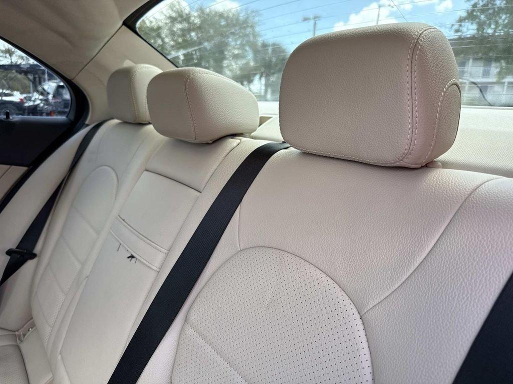 Mercedes-Benz C 300 - Thumbnail 16