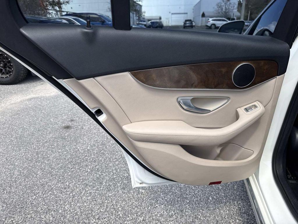 Mercedes-Benz C 300 - Thumbnail 14