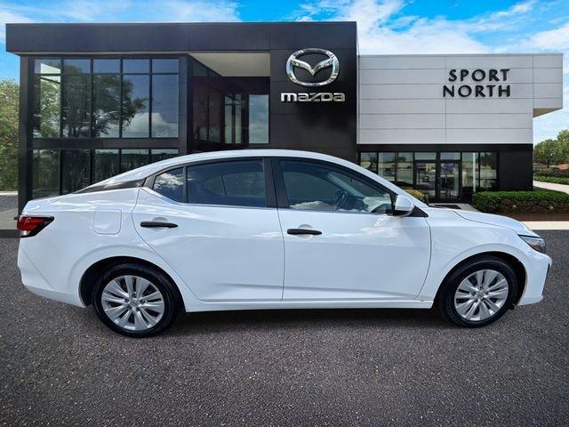 Nissan Sentra S - Thumbnail 3