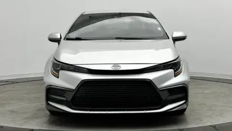 Toyota Corolla Se - Thumbnail 3