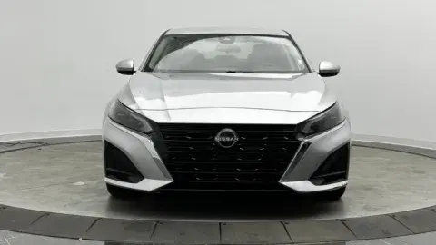 Nissan Altima 2.5 Sv - Thumbnail 3