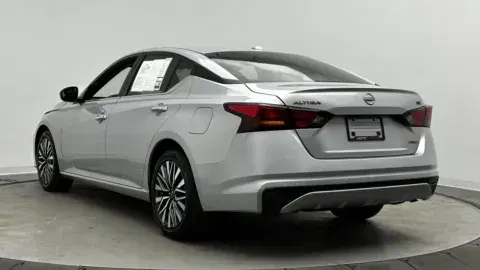 Nissan Altima 2.5 Sv - Thumbnail 6