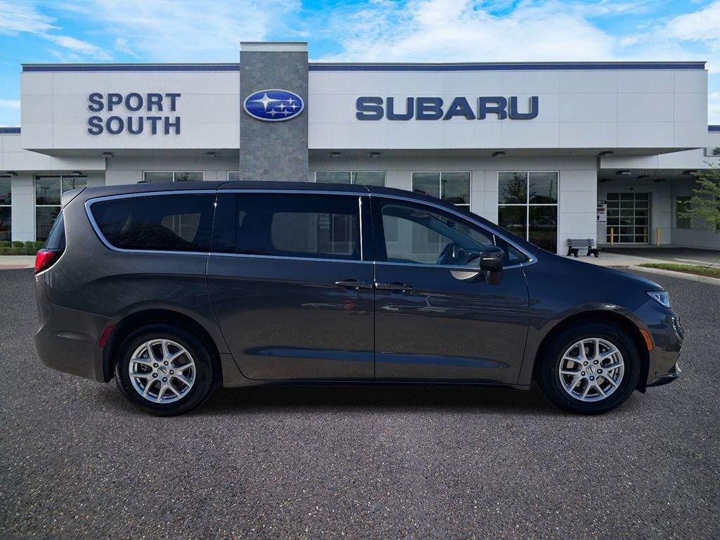 Chrysler Pacifica Touring L - Thumbnail 3