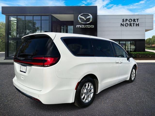 Chrysler Pacifica Touring L - Thumbnail 4