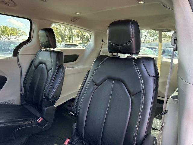 Chrysler Pacifica Touring L - Thumbnail 15
