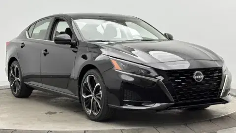 Nissan Altima Sr - Thumbnail 4