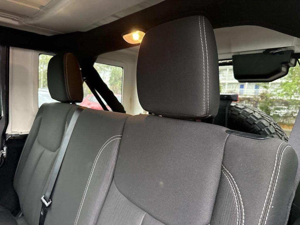 Jeep Wrangler Unlimited Sahara - Thumbnail 18